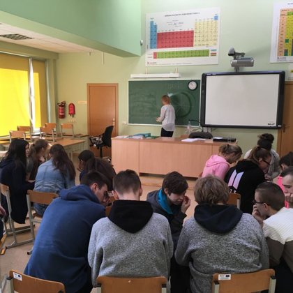 Šķibes pamatskolā jaunieši diskutē par Līderi!