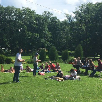 Nometnē mēs spējam patīkamo apvienot ar lietderīgo