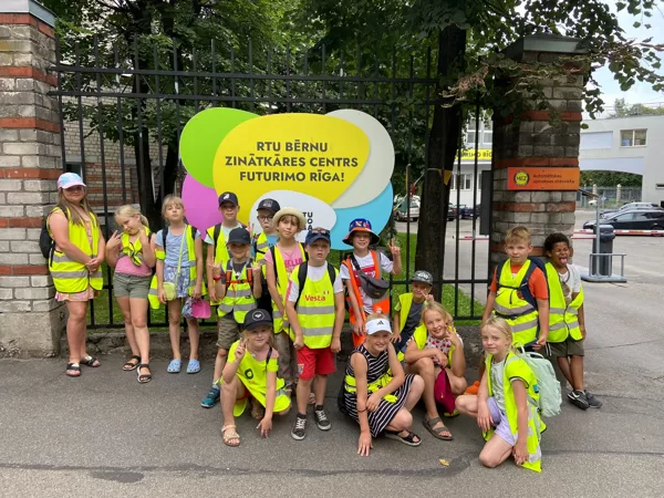 Explorers English Kids Club